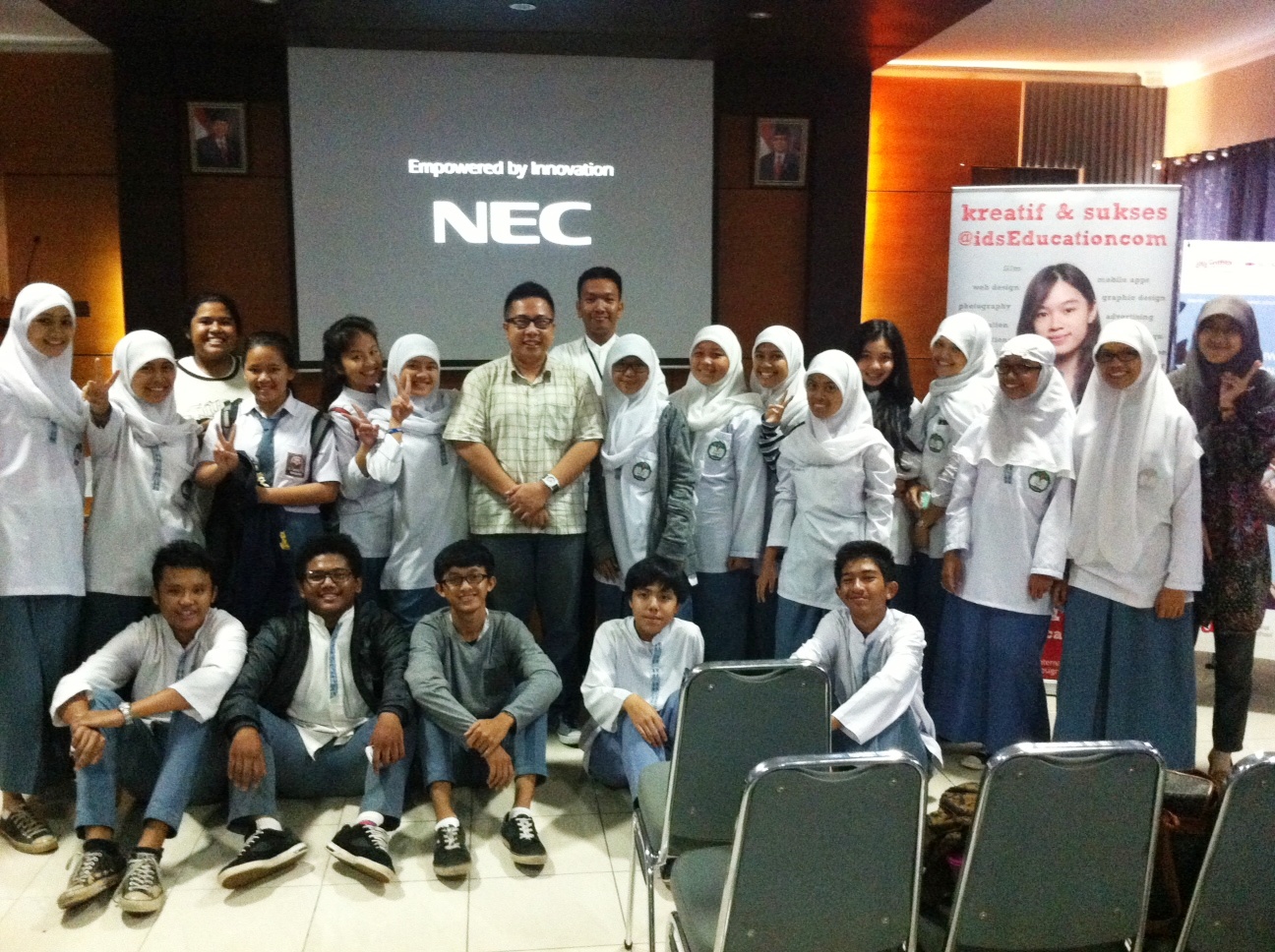 Ekstrakurikuler Fotografi Gratis dari IDS di SMAN 3 