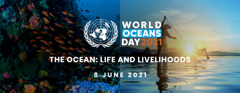 Memperingati World Oceans Day 2021, platform UN WORLD OCEAN DAY mengadakan sebuah proyek “Posters Against Plastic Pollution” untuk meningkatkan awareness masyarakat global terkait isu sampah plastik yang kian hari kian merusak lingkungan, utamanya ekosistem laut. Proyek ini diikuti oleh mahasiswa multicultural berskala Internasional dari 35 negara. Beberapa negara yang berpartisipasi dalam proyek ini antara lain Argentina, Australia, Brazil, Kanada, Chili, Cina, Kolombia, Denmark, Finlandia, Jerman, India, Indonesia, Iran, Irlandia, Italia, Meksiko, Mozambik, Selandia Baru, Peru, Rusia, Afrika Selatan, Swedia, Uruguay, Amerika Serikat, dan Venezuela. Proyek komunikasi global ini diarahkan dan dikuratori oleh Helmut Langer, Jerman (www.helmut-langer.eu) seorang communication designer, dosen, sekaligus mantan Presiden Dewan Desain Internasional (President of the International Council of Design). Lebih dari 50 rekan profesor dan lebih dari 1000 mahasiswa berkolaborasi dalam proyek ini. Setiap lembaga atau peserta yang berpartisipasi dalam proyek ini menyumbangkan 10 poster terbaiknya, hingga terkumpul 350 poster. Dari sekian banyak poster yang terkumpul, poster karya Dwiko Patriotti Setyoro - mahasiswa kuliah desain IDS | International Design School dari program studi Digital Design terpilih untuk dipamerkan secara daring di salah satu website PBB (United Nations) dalam rangka World Oceans Day. https://unworldoceansday.org/wp-content/uploads/2021/04/ID_IDS_setyoro.jpg Dwiko Patriotti Setyoro membuat poster dengan judul “The Invasion Of Plastic” dengan fokus ilustrasi berupa plastik yang menjerat ikan-ikan di bawah laut. Didominasi warna biru sebagai simbol warna laut, di dalam poster tersebut juga terdapat pesan untuk mengurangi penggunaan plastik dalam kehidupan sehari-hari. Poster ini menjadi key visual dan visual voice yang luar biasa menarik sebagai kontribusi untuk meningkatkan global awareness mengenai polusi plastik global raksasa yang saat ini terjadi pada ekosistem laut kita. Sekaligus sebagai penyampai pesan bagi kita untuk bertanggung jawab dalam penggunaan plastik, memikirkan bagaimana dampak terhadap lingkungan, serta sebuah panggilan untuk melestarikan planet bumi. Selama proyek ini berlangsung para partisipan (siswa kuliah desain) diberi pengarahan dan materi yang luas. Sehingga mampu menyampaikan pesan yang baik tentang aspek polusi plastik melalui desain mereka. Bangga banget bukan, salah satu karya anak bangas bisa diakui oleh dunia? Nah, buat kamu yang punya passion dalam desain grafis dan ingin membuat karya-karya fenomenal seperti Dwiko Patriotti Setyoro, bisa mengambil kuliah desain program studi Digital Design di IDS | International Design College. Bukan cuma program kuliah S1, kamu juga bisa ambil kursus desain dan kursus animasi jangka pendek. Cek informasi lebih lanjut mengenai program kursus, webinar, ataupun pelatihan pra kerja di linktree bio Instagram IDS!