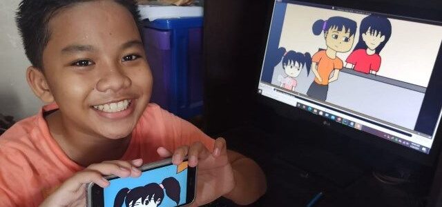 Di Indonesia, masyarakat yang berminat untuk serius ke dalam bidang animasi semakin meningkat. Terbukti dengan kini yang sudah banyak sekali film animasi hasil karya anak bangsa yang sangat memuaskan. Maka dari itu, tak heran apabila sekarang banyak kursus animasi yang dibangun di beberapa kota. Bahkan, hampir semuanya melayani kelas untuk anak-anak hingga dewasa. Berbicara mengenai animasi, Indonesia sendiri sudah banyak menghasilkan para animator-animator handal. Berkat kelihaian mereka dalam berimajinasi dan menuangkannya ke dalam sebuah gambar, membuat hasil karya mereka menjadi bernilai tinggi. Salah satu animator yang sedang banyak dibicarakan akhir-akhir ini adalah Putu Akalanka. Putu Akalanka, animator cilik asal Bali Siapa sangka, jika Indonesia mempunyai animator cilik berbakat yaitu Putu Akalanka. Remaja yang akrab dipanggil Alan ini sedang banyak dibicarakan lantaran ia berhasil membuat sebuah animasi dengan tajuk Aku, Kamu, dan Dia. Animasi ini ia buat untuk menyambut Hari Kemerdekaan Indonesia pada Bulan Agustus 2021 lalu. Kisah animasi yang cukup menarik Animasi yang diciptakan oleh remaja yang bersekolah di SMP Negeri 1 Kuta ini mengisahkan tentang anak-anak yang tinggal di desa ingin merayakan hari kemerdekaan. Pada saat mereka bernyanyi, semuanya dikejutkan dengan adanya bayangan yang sedang mengintip mereka. Ternyata, bayangan tersebut berasal dari seorang anak disabilitas. Melihat hal tersebut, mereka mengajak anak itu bermain tanpa mempedulikan apa kekurangannya. Proses pengerjaan animasi Untuk mengerjakan animasi ini, Alan memanfaatkan gadget yang ia gunakan untuk sekolah daring sehari-hari. Di sini, Alan tidak mengerjakan seorang diri. Alan melibatkan empat teman sekolahnya sebagai pengisi suara dalam animasi. Kemudian, untuk proses pengerjaannya sendiri menghabiskan waktu hingga tujuh hari. Itu semua mencakup penyusunan naskah, menyiapkan storyboard, dan juga pembuatan video. Alan sendiri mengaku kesulitan saat membuat animasi ini, terutama saat menyusun storyboard dan membuat videonya. Namun, ia berhasil menciptakan animasi yang di dalamnya terdapat banyak pelajaran. Alasan pembuatan animasi dengan tema ini Alan membuat animasi ini bukan tanpa alasan. Remaja dengan nama panjang Putu Akalanka Putra Karnaedi ini menyebutkan bahwa banyaknya generasi muda yang sudah melupakan jiwa nasionalisme. Sehingga, ia membuat animasi dengan tema nasionalisme ini. Pujian dari pihak sekolah Pembuatan animasi dari Alan ini mengundang banyak apresiasi dari orang sekitar. Salah satunya adalah pihak SMP Negeri 1 Kuta. Kepala sekolahnya yang bernama I Wayan Tur Adnyana menyebutkan jika ia sangat tak menyangka jika anak didiknya mampu membuat animasi dengan nilai edukasi di dalamnya. Itulah Putu Akalanka yang merupakan seorang animasi cilik yang berasal dari Bali. Bakatnya yang luar biasa membuat hasil karyanya begitu disukai oleh masyarakat. Apalagi terdapat nilai edukasi di dalamnya yang tentu saja bisa memberikan dampak positif bagi para penonton. Kamu yang ingin menjadi animator seperti Alan, bisa banget untuk ambil kursus animasi di International Design School. Sekolah animasi terbaik ini adalah tempat kuliah animasi dan kursus animasi yang dapat membantu kamu untuk belajar menciptakan sebuah karya animasi yang berkualitas.