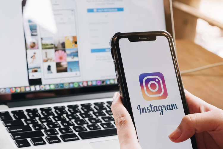 Kembangkan Bisnis Lewat Live Chat Instagram