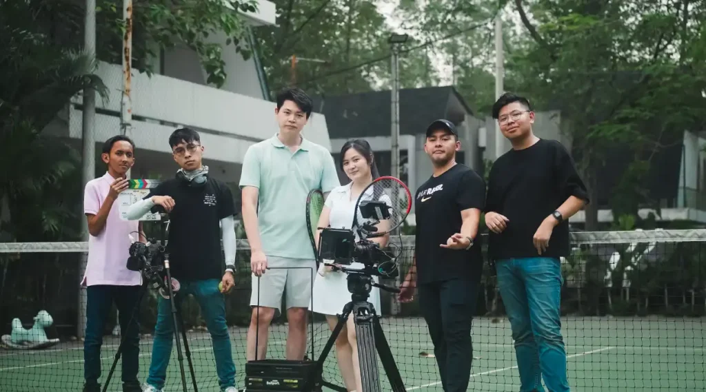 Praktik Mahasiswa Film dengan Peralatan Kamera Lengkap